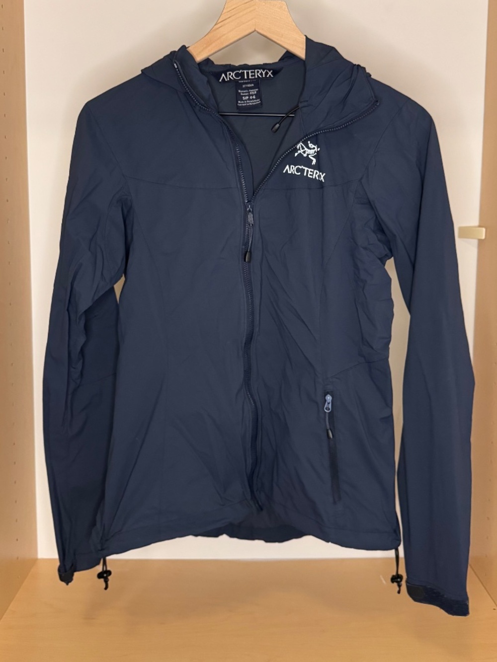 FLAWLESS Arc'teryx Squamish Hoody Blue Women’s Small - Picture 2 of 5